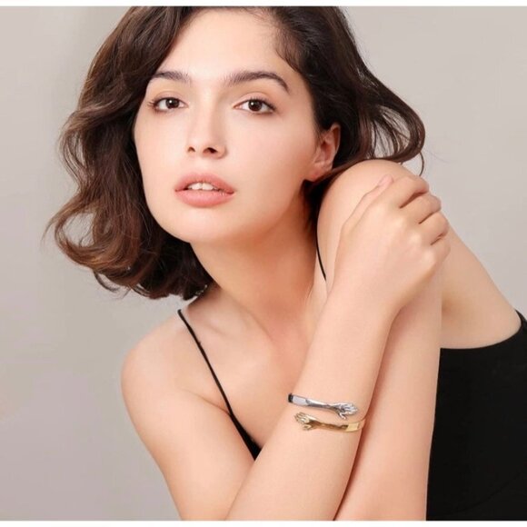 Engraved Hug Two-Tone Bracelet with Hinged Opening - Picture 4 of 12